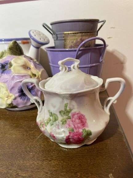 Decorative glassware mostly pansies & other florals