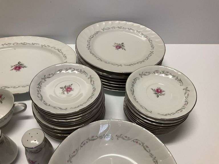 Royal Swirl Fine China Collection
