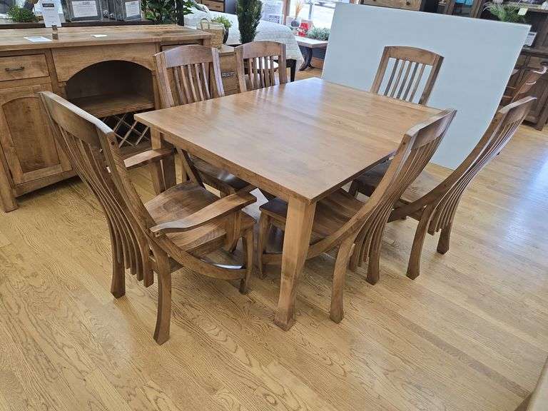 Woodside Dining table w/ (2) extra leaves & (6) chairs