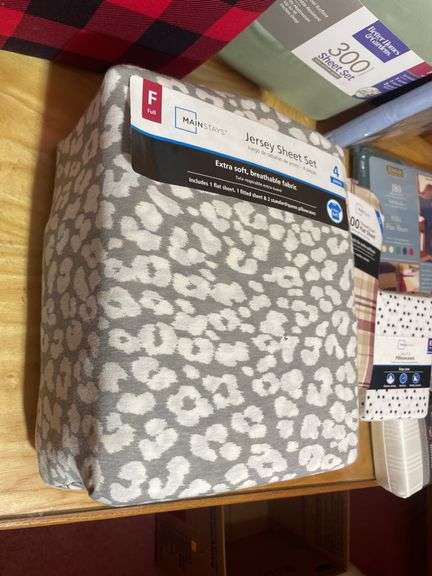 Mostly new Sheet sets & pillow cases