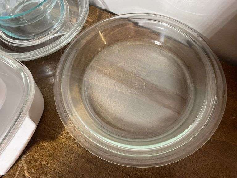 (2) corningware casserole dishes, Pyrex pie pans and food storage containers