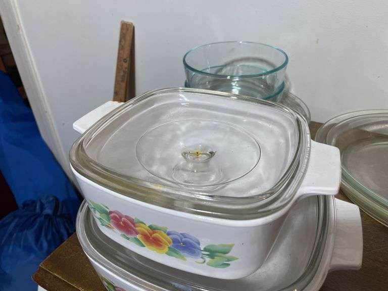 (2) corningware casserole dishes, Pyrex pie pans and food storage containers