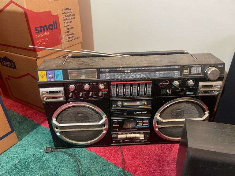 Lasonic boombox, (3) Sony speakers and Philips radio