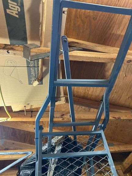 Metal Deer Stand