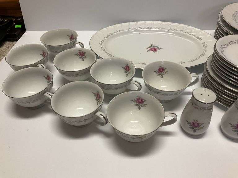 Royal Swirl Fine China Collection