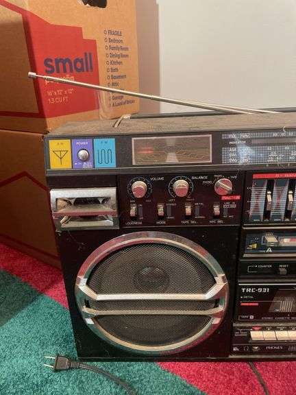 Lasonic boombox, (3) Sony speakers and Philips radio