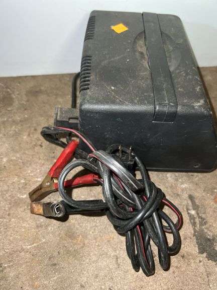 Die Hard Full Automatic Battery Charger and Engine Starter (For 6 & 12 Volt Batteries)