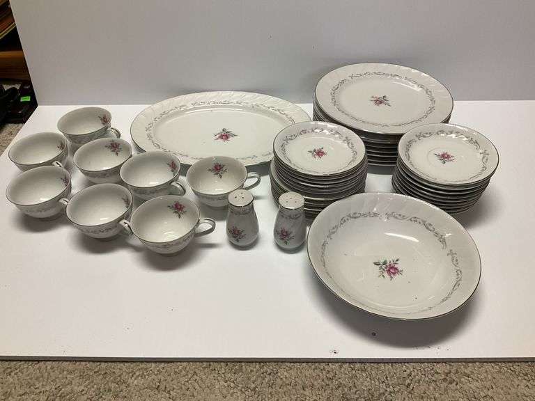 Royal Swirl Fine China Collection