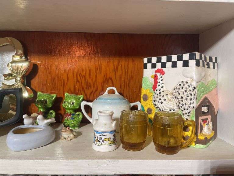 (2) shelves of glassware including bookends, vases, figurines & more