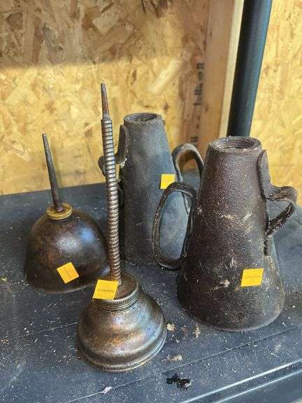 Assortment of Vintage Oilers