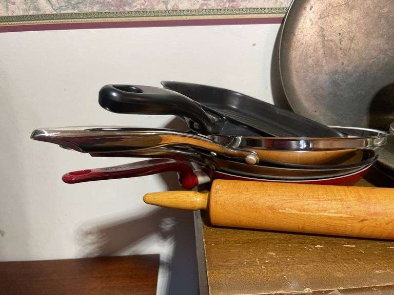 Large lot of frying pans, pizza pans, rolling pin, cake & cupcake pans & misc.