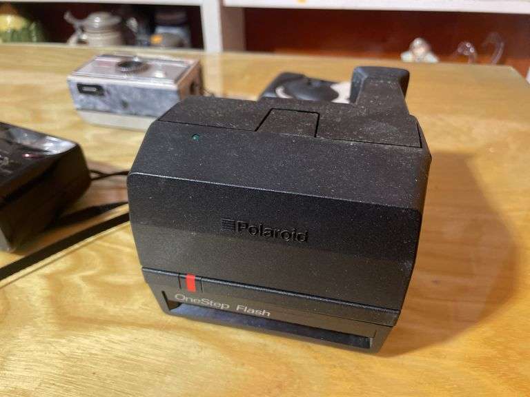(4) cameras including Kodak, Samsung, Polaroid and other