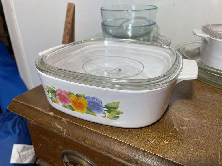 (2) corningware casserole dishes, Pyrex pie pans and food storage containers