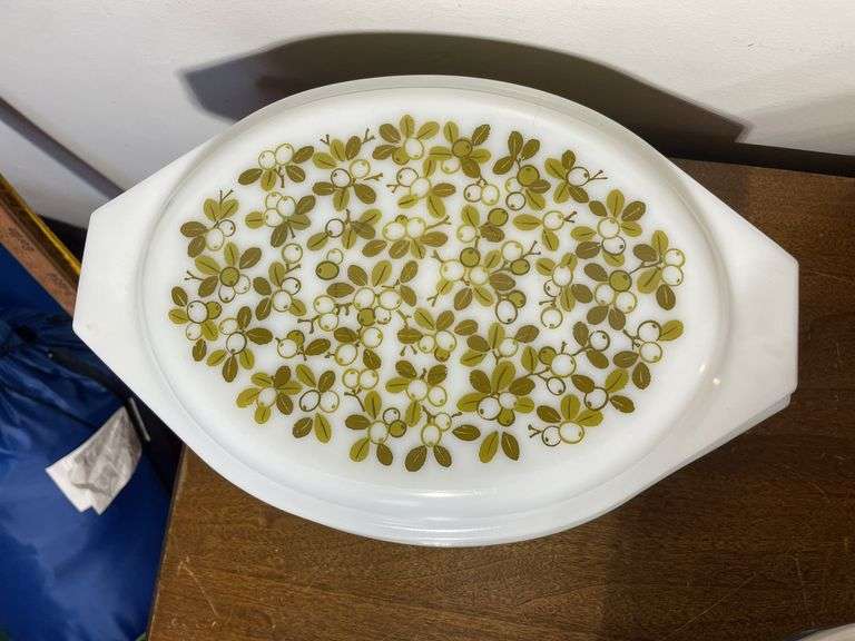 Vintage Pyrex casserole dish and (2) mixing bowls- Pyrex & Fire King