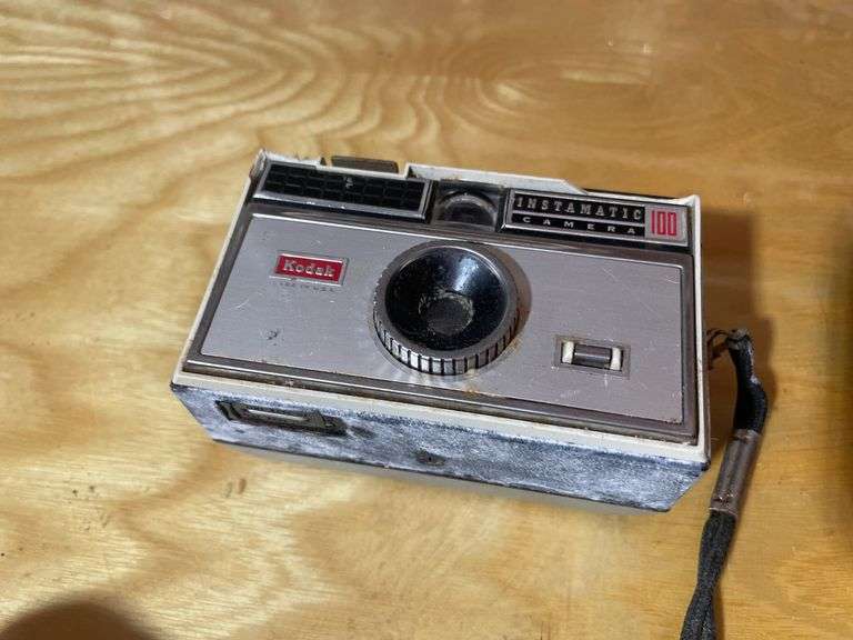 (4) cameras including Kodak, Samsung, Polaroid and other