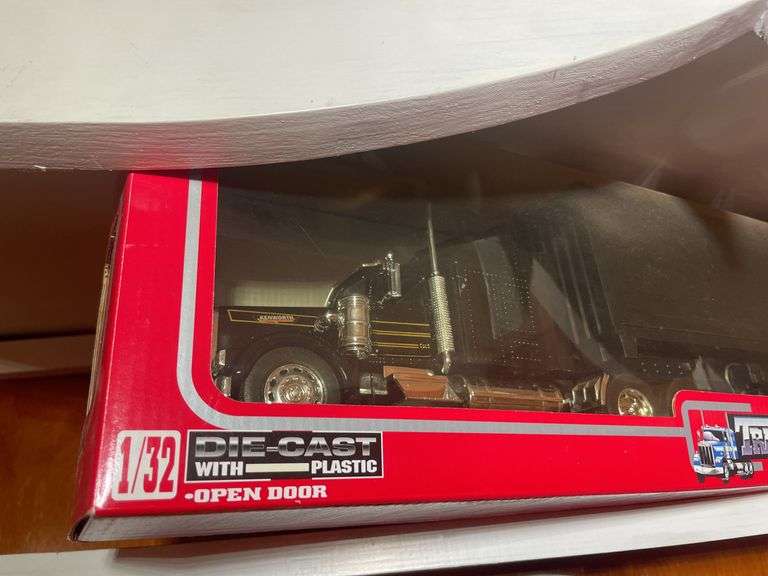 Kenworth Transporter die cast with plastic 1/32 scale semi truck in box