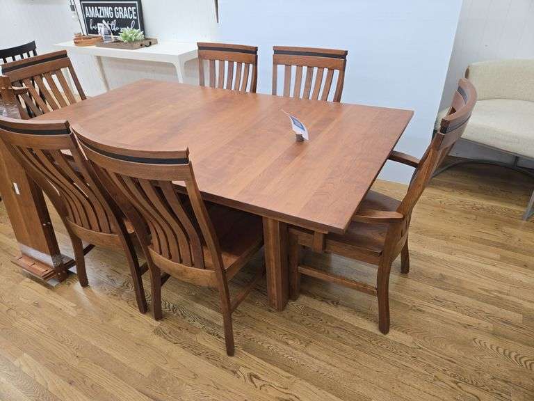 Richmond dining table w/ (2) extra leaves & (6) chairs