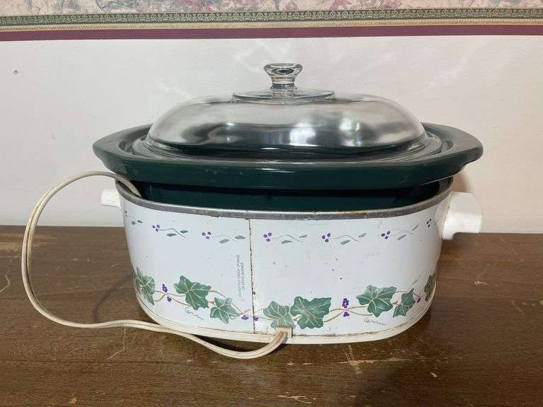 (2) older rival crockpots and crock pot insert