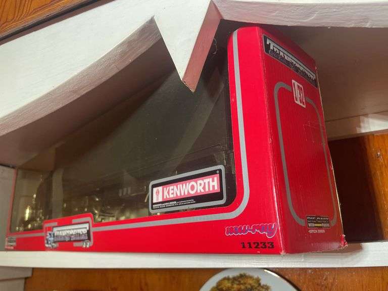 Kenworth Transporter die cast with plastic 1/32 scale semi truck in box