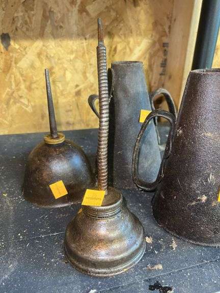 Assortment of Vintage Oilers
