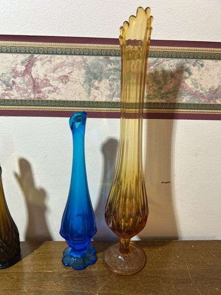 (5) Fenton/ West Moreland vases and silver crested white bowl