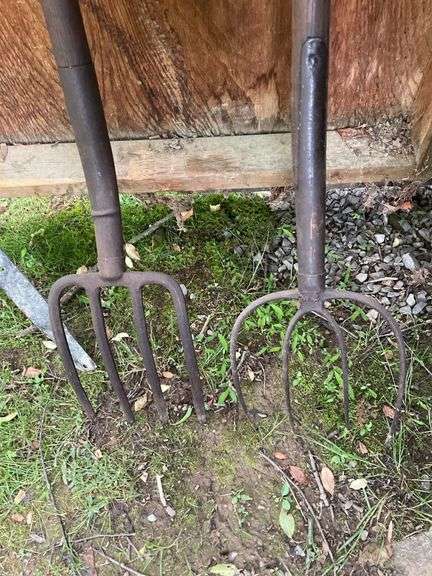 2 Pitch Forks