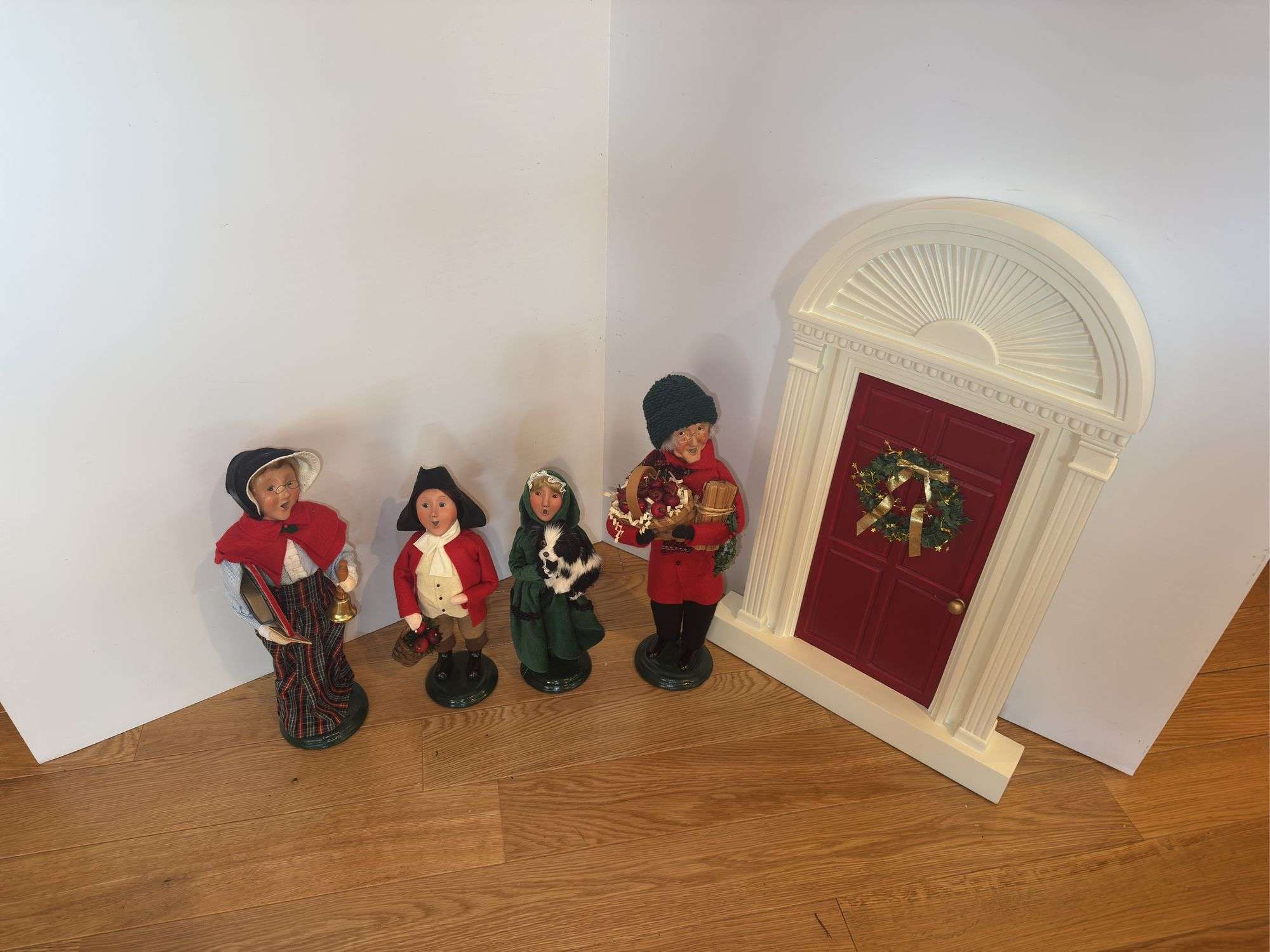 Colonial Christmas Caroling Set
