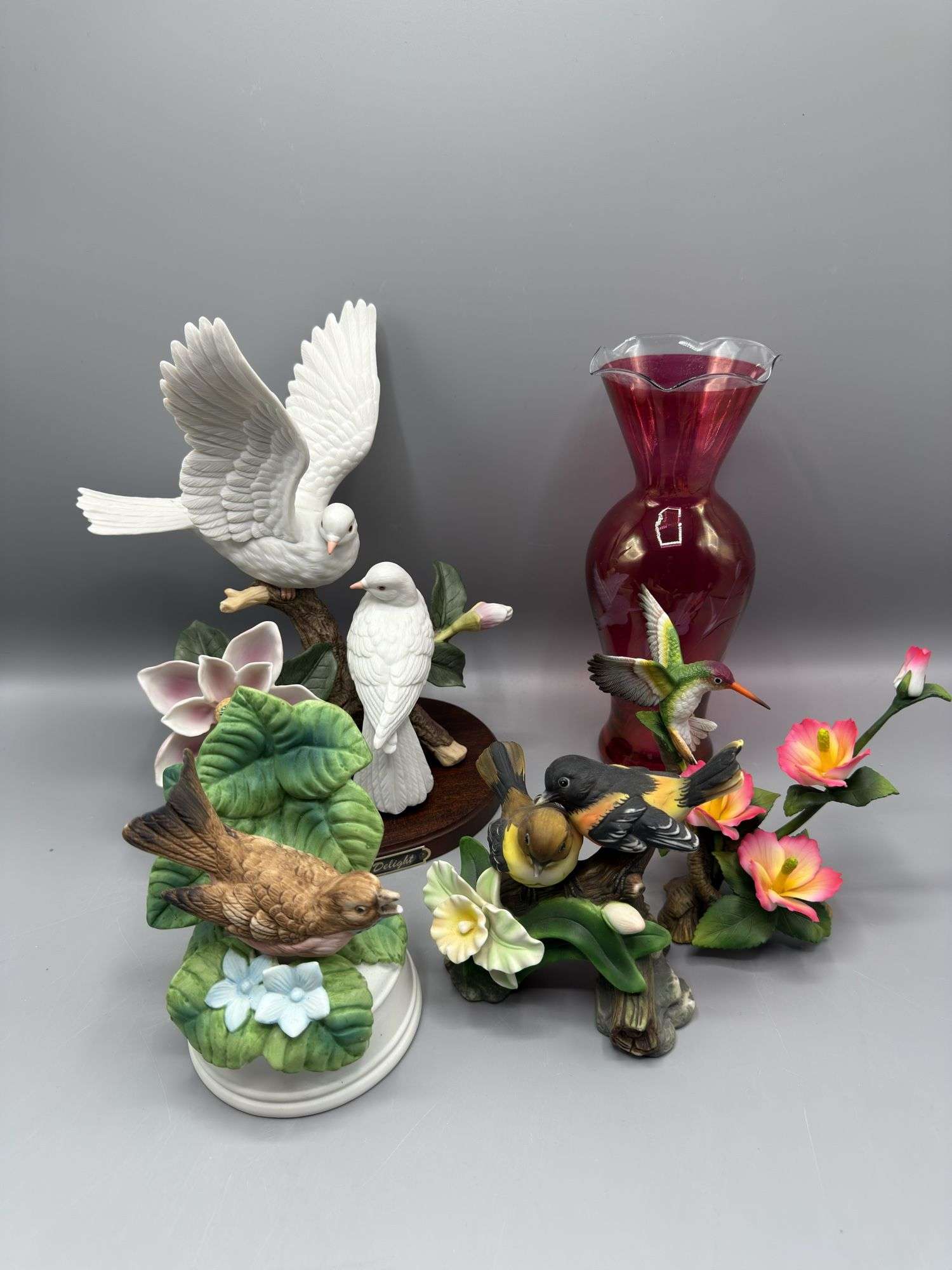 HAND-PAINTED COLLECTIBLE PORCELAIN/CERAMIC VARIETY OF BIRDS, HUMMINGBIRDS, DOVES, SPARROW, ORIOLES