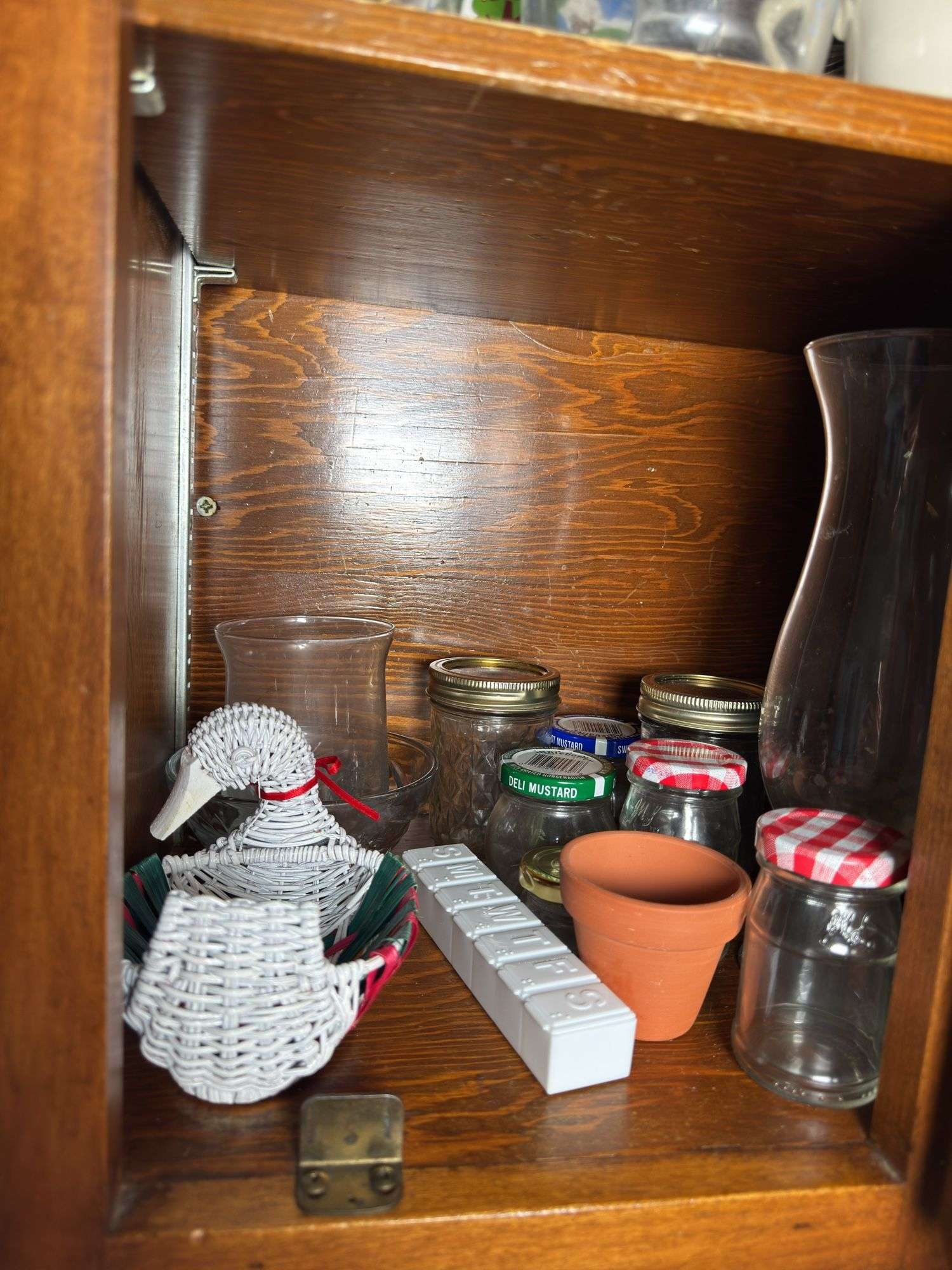 CONTENTS OF CABINET MEASURING CUPS, JARS, VASES