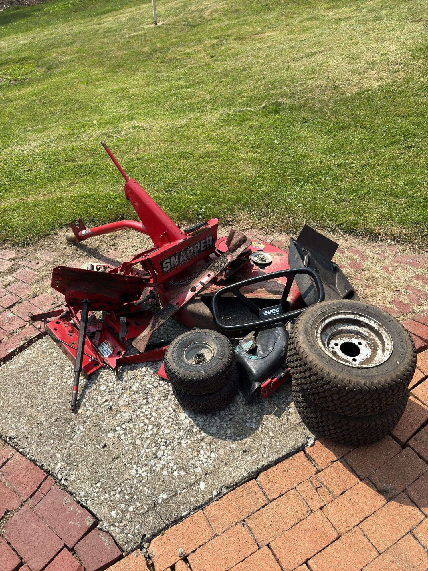 SNAPPER RIDING MOWER PARTS INCLUDING WHEELS, STEERING WHEEL/COLUMN, 28” MOWER DECK, GEAR BOX, BLADE,