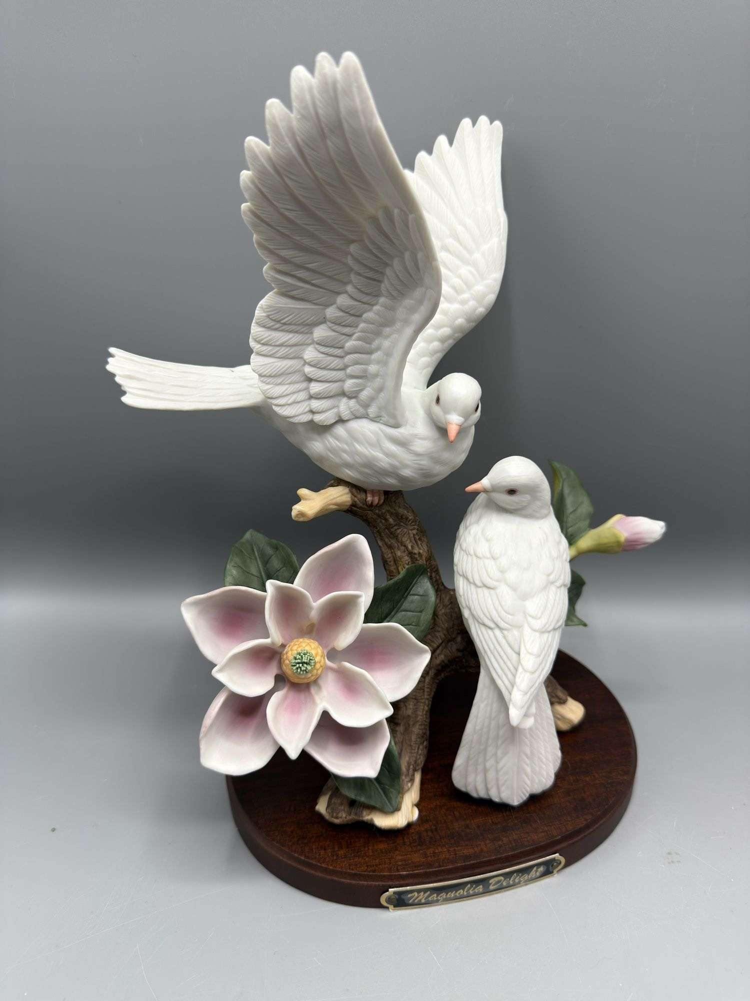HAND-PAINTED COLLECTIBLE PORCELAIN/CERAMIC VARIETY OF BIRDS, HUMMINGBIRDS, DOVES, SPARROW, ORIOLES