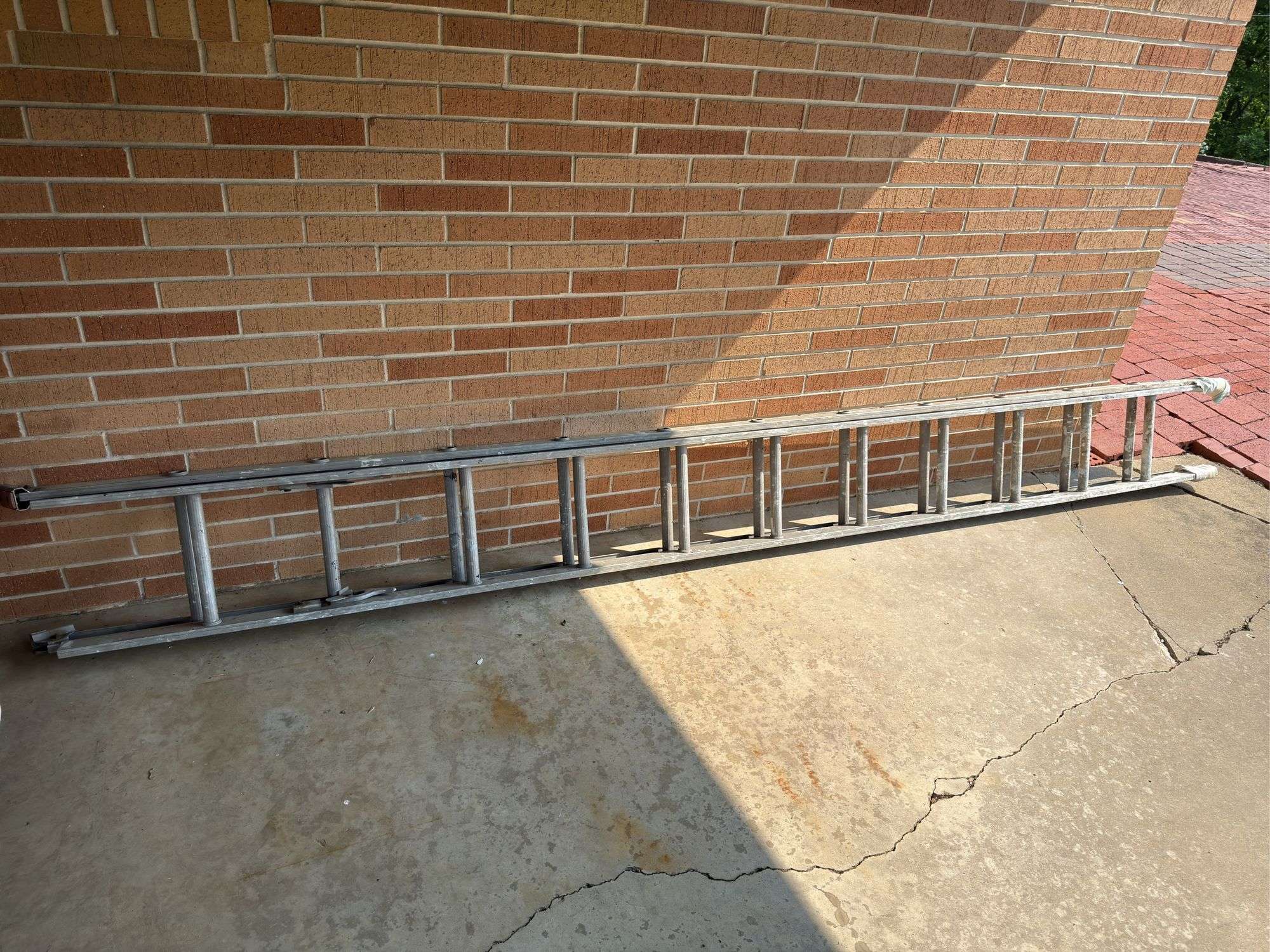 ALUMINUM EXTENSION LADDER 12’ - 24’ EXTENDED