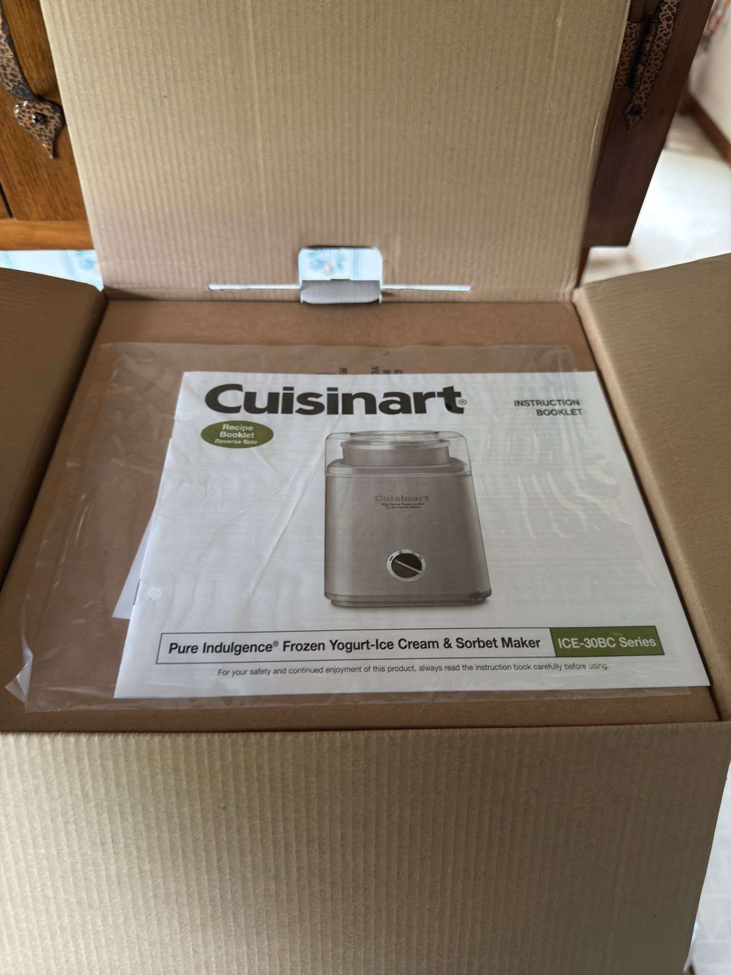 CUISINART 2 QT ICE CREAM MAKER *NEW IN BOX*