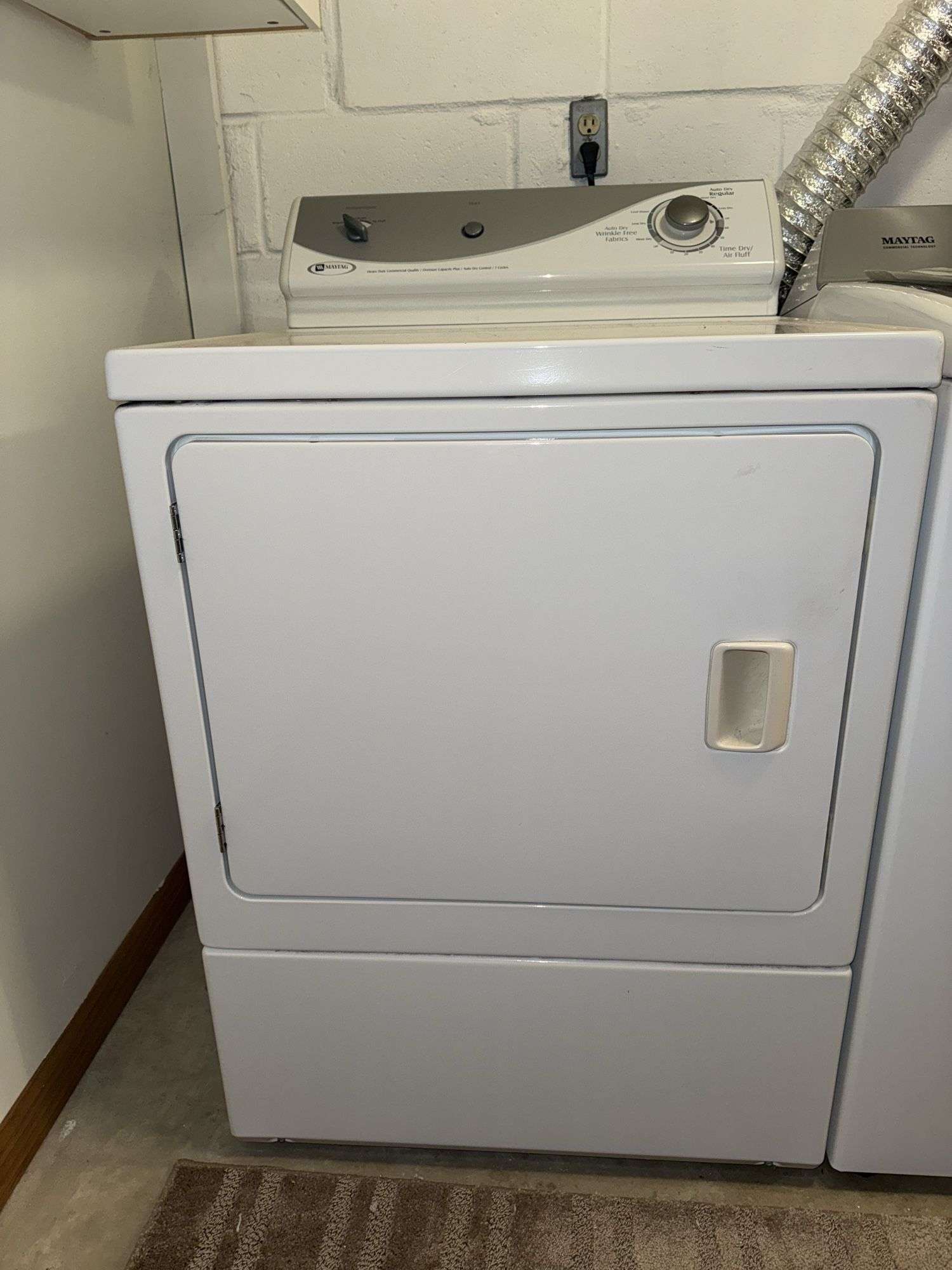 MAYTAG ELECTRIC DRYER GREAT CONDITION