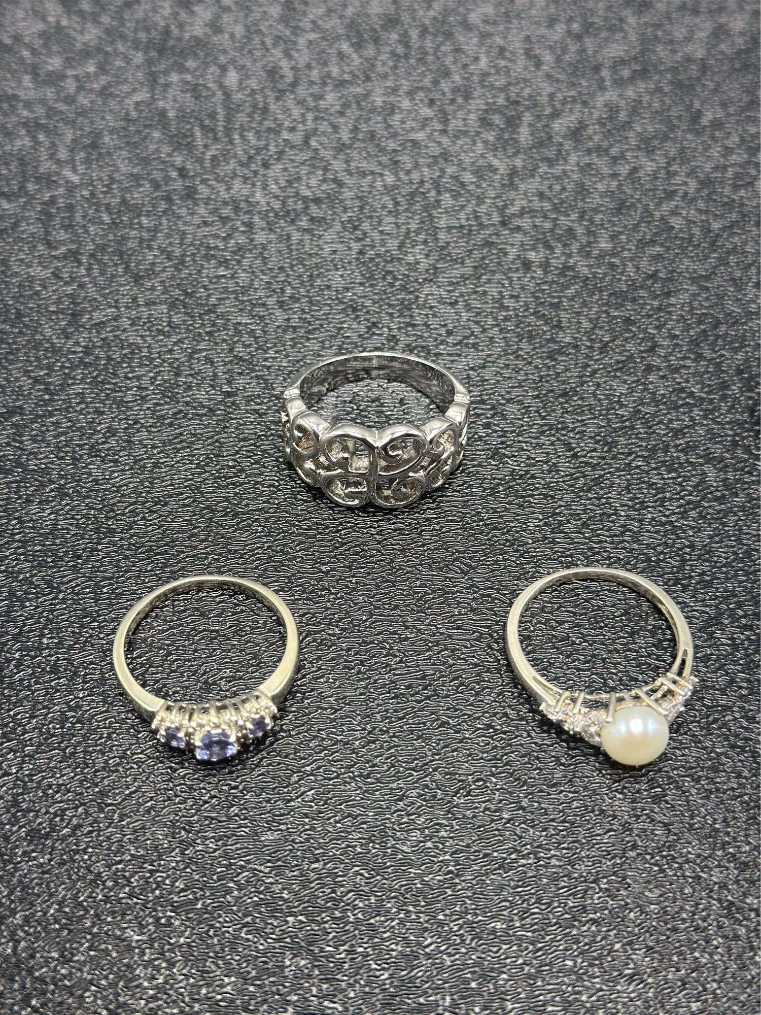 VARIETY OF UNMARKED RINGS