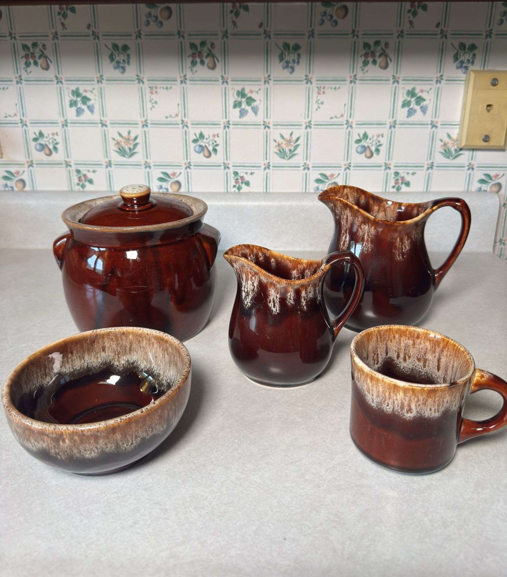 BROWN  POTTERY BEAN POT AND BOWL, PAIR OF SMALL PITCHERS, CUP