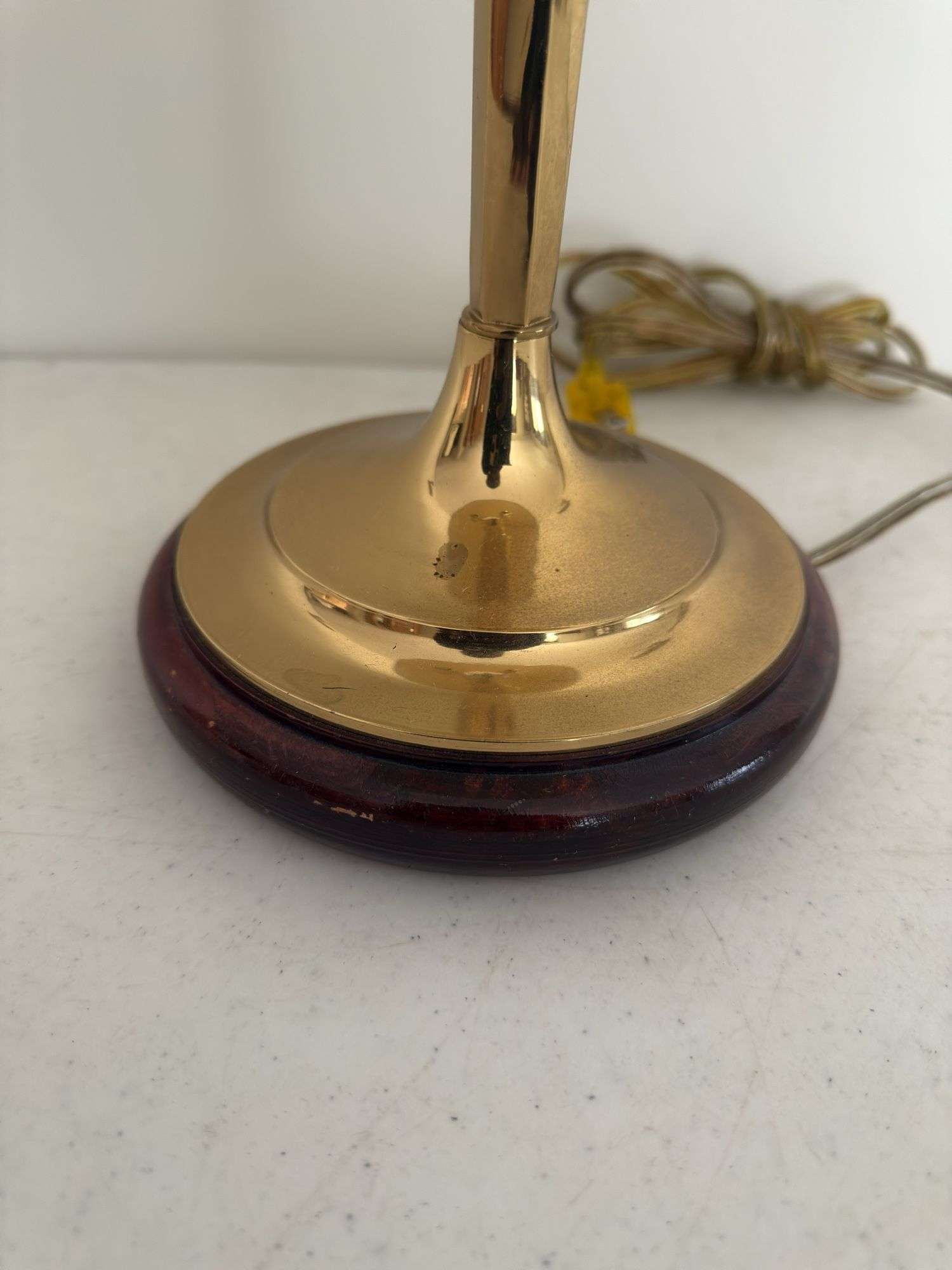 VINTAGE BRASS LAMP WIRH WOODEN BASE