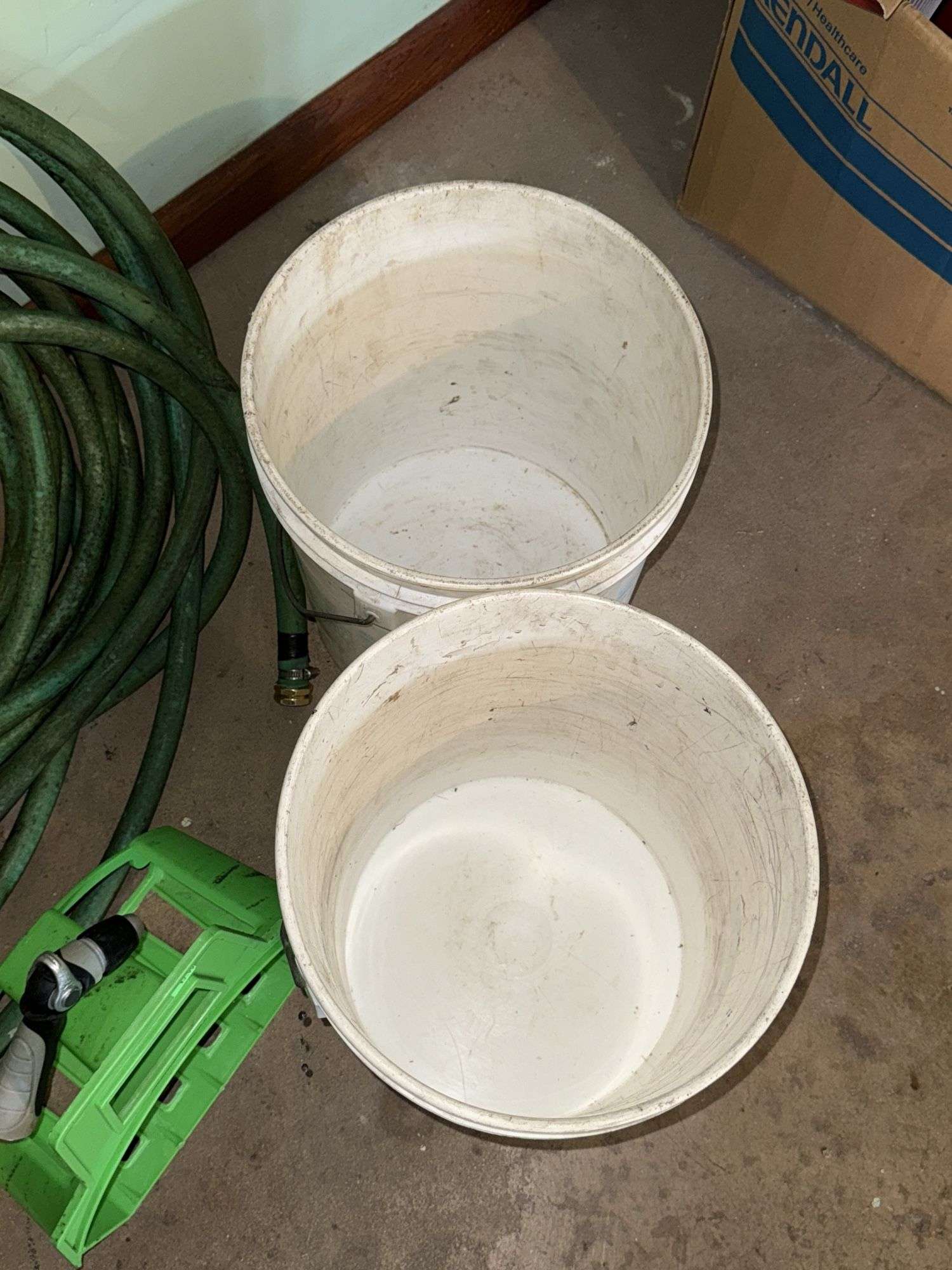 GARDEN HOSE, NOZZLE AND HOLDER WITH 2 FIVE GALLON BUCKETS