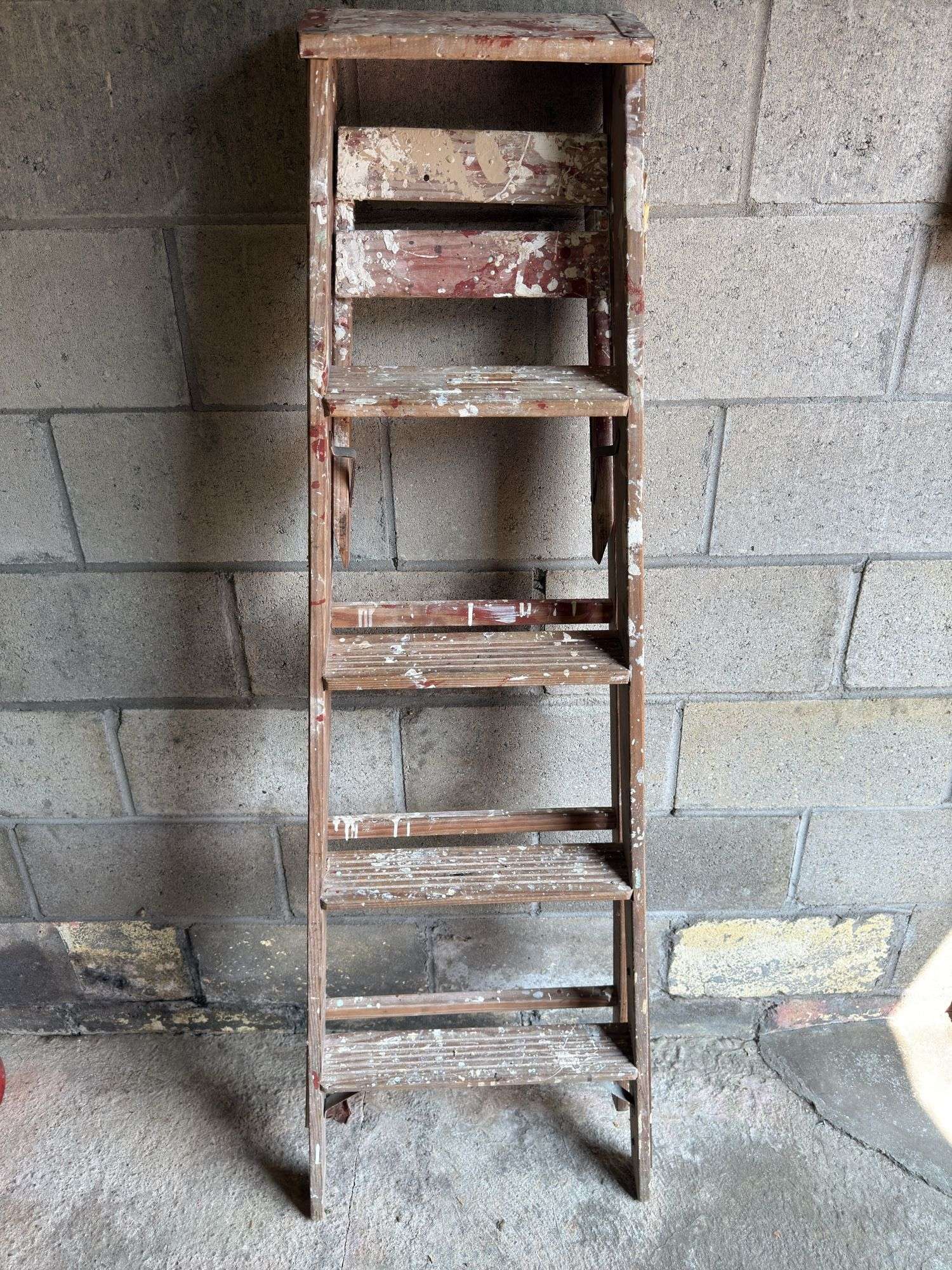 WOODEN 5’ STEP LADDER