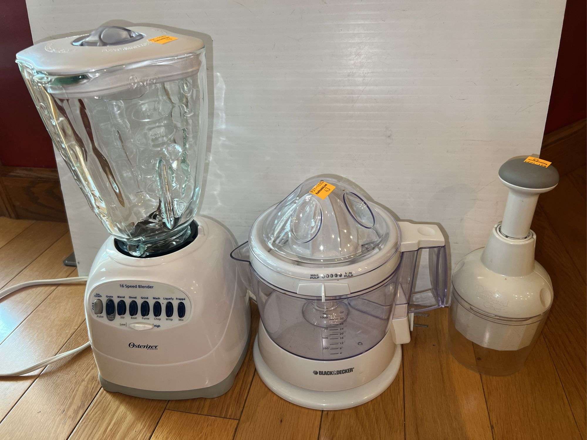 Osterizer GLASS Blender, Black and Decker Juicer, The Pampered Chef Chopper
