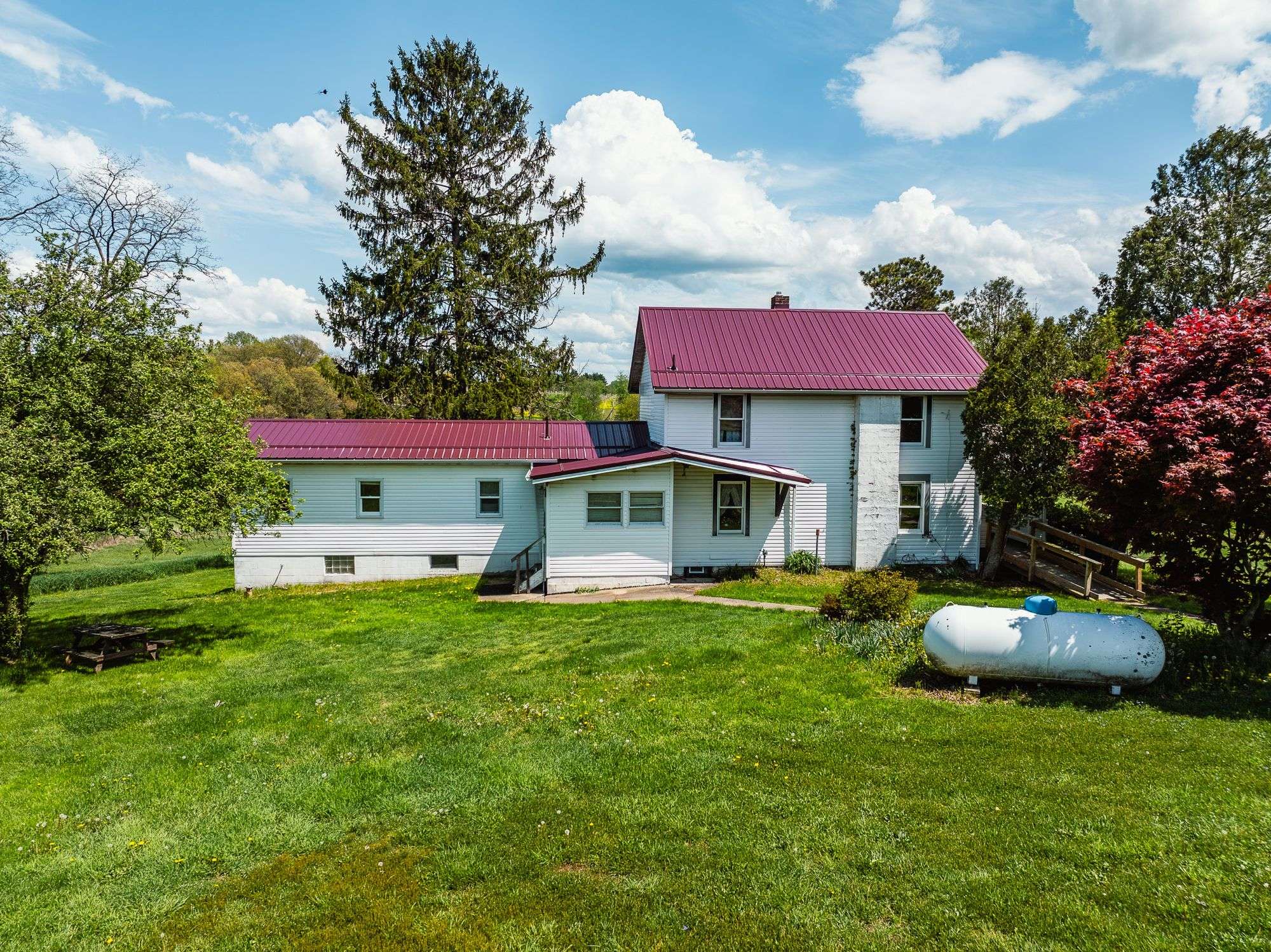 Home & Outbuildings, 5 Acres, 419 ft frontage