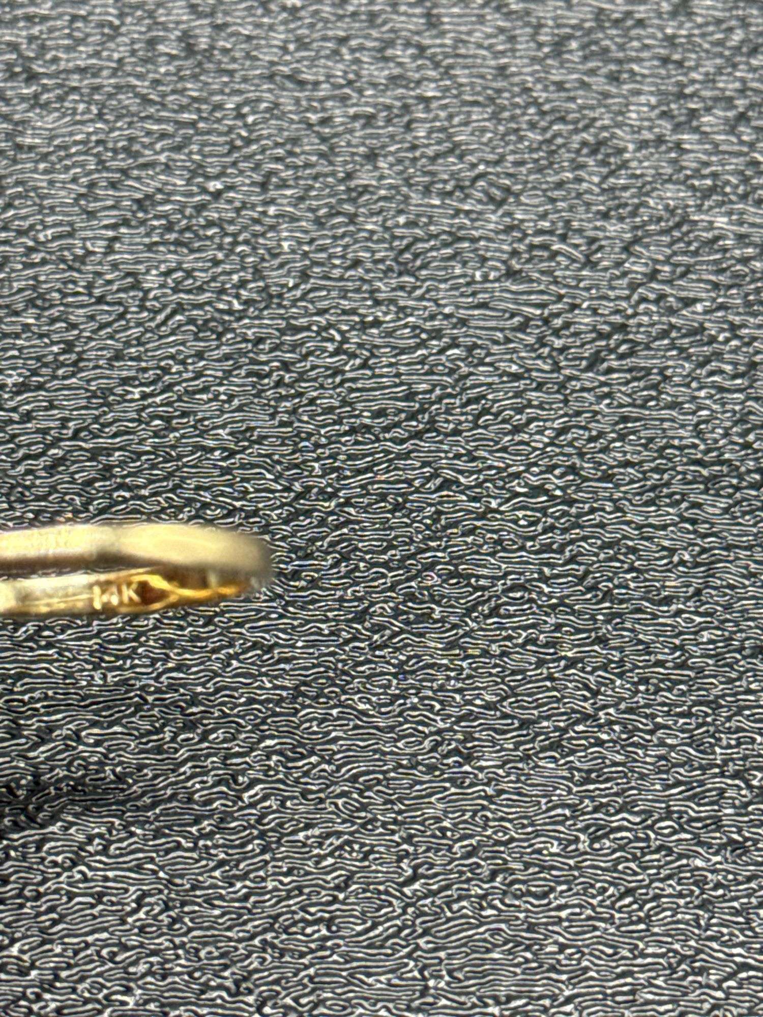 RUBY AND DIAMOND 14K GOLD RING @ 4 GRAMS