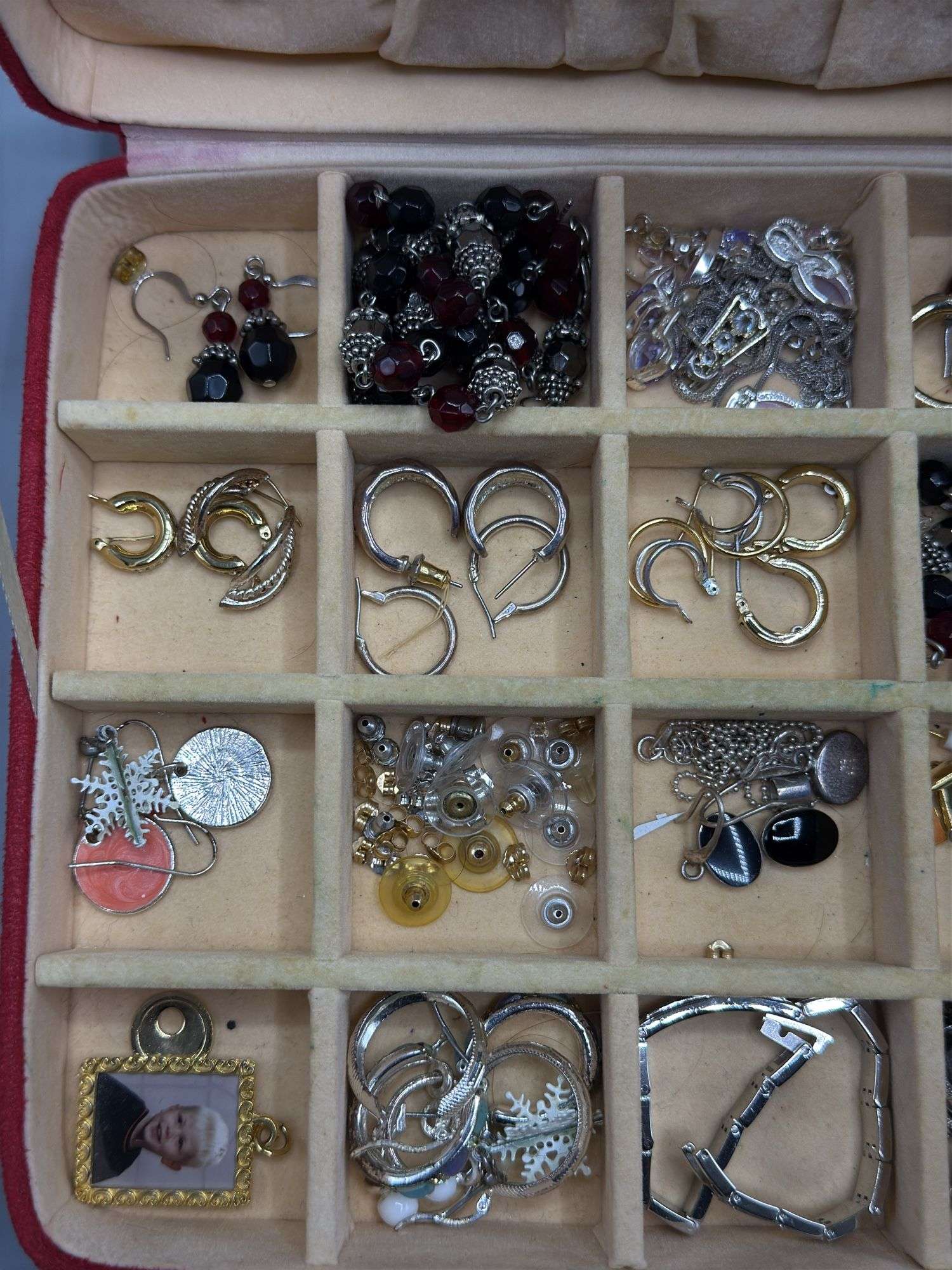 RED SUEDE JEWELRY BOX WITH CONTENTS OF EARRINGS, BRACELTS, BEADED NECKLACES