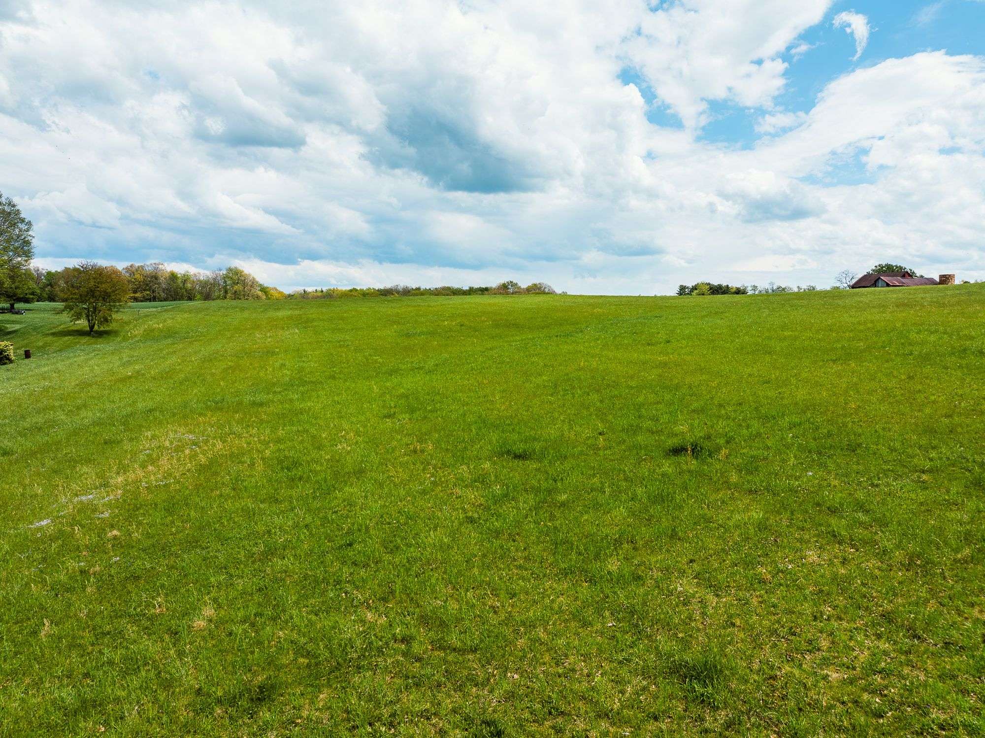 4.4 Acres, 316 ft frontage, Building Site