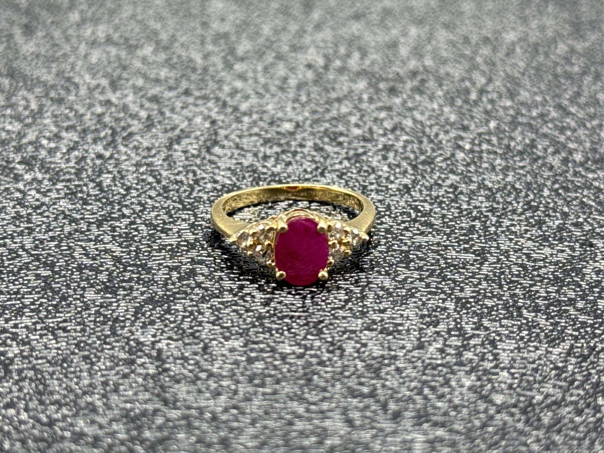 RUBY AND DIAMOND 14K GOLD RING @ 4 GRAMS