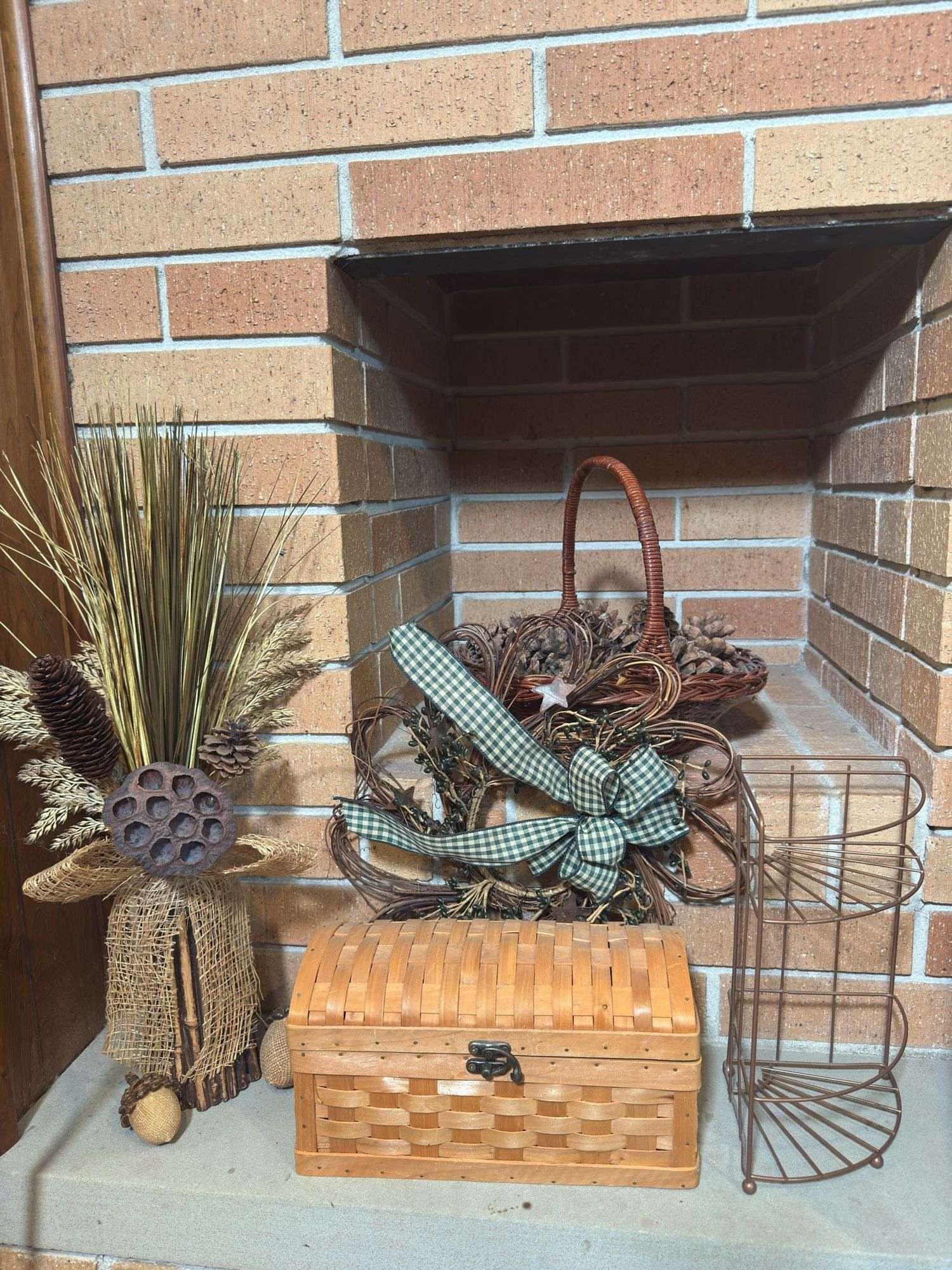 DECOR, BASKET, WREATH, TEDDY BEAR