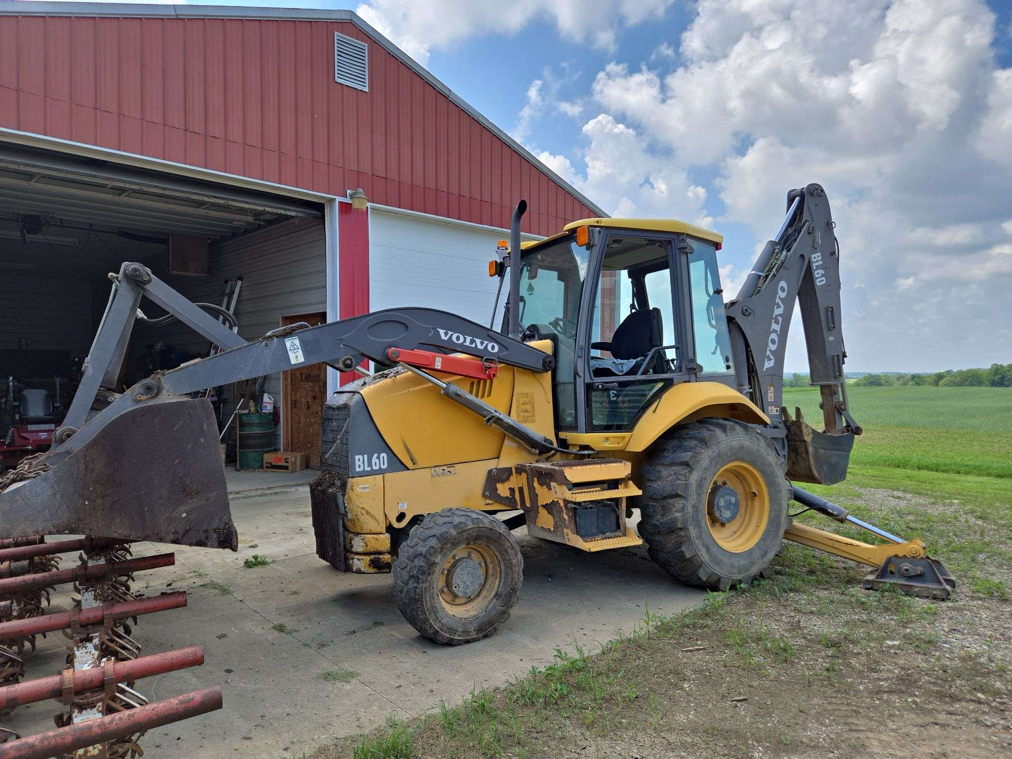 Volvo BL60 Backhoe Loader with extend-hoe