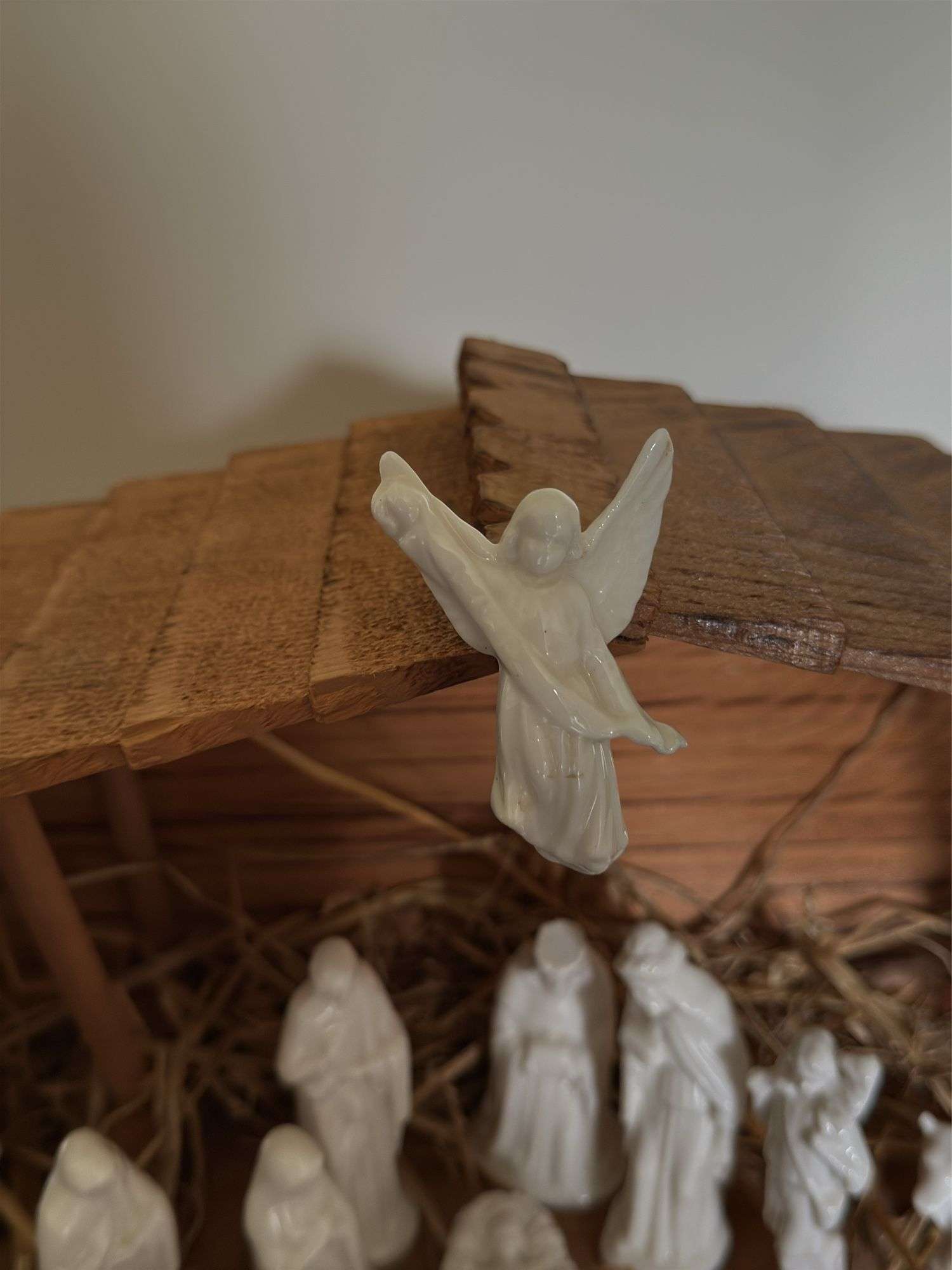CHRISTMAS NATIVITY SCENE PORCELAIN FIGURINES AND WOODEN STABLE