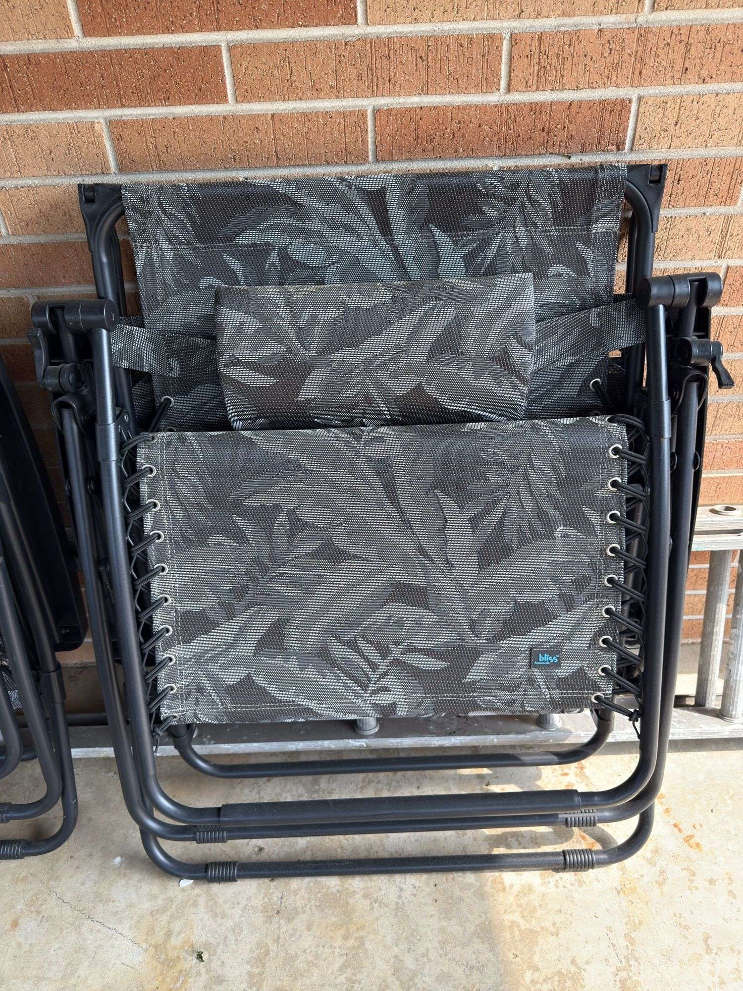 PAIR OF BLISS HAMMOCKS BRAND GRAY ZERO GRAVITY CHAIRS WITH SUN SHADE CANOPY