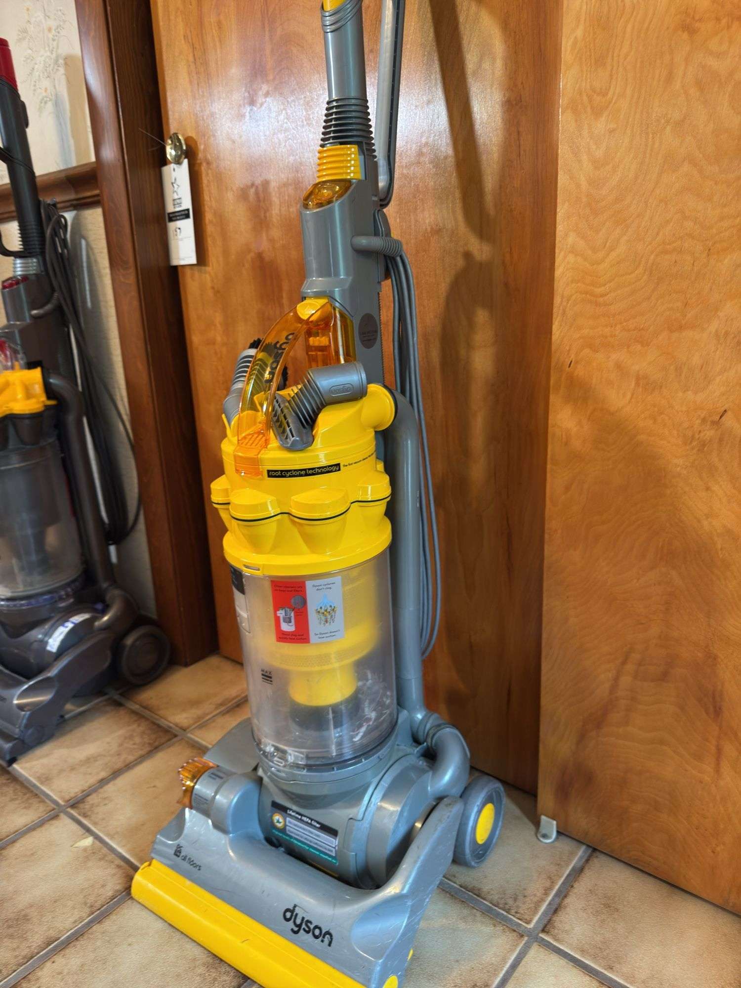 DYSON DC14 VACUUM SWEEPER